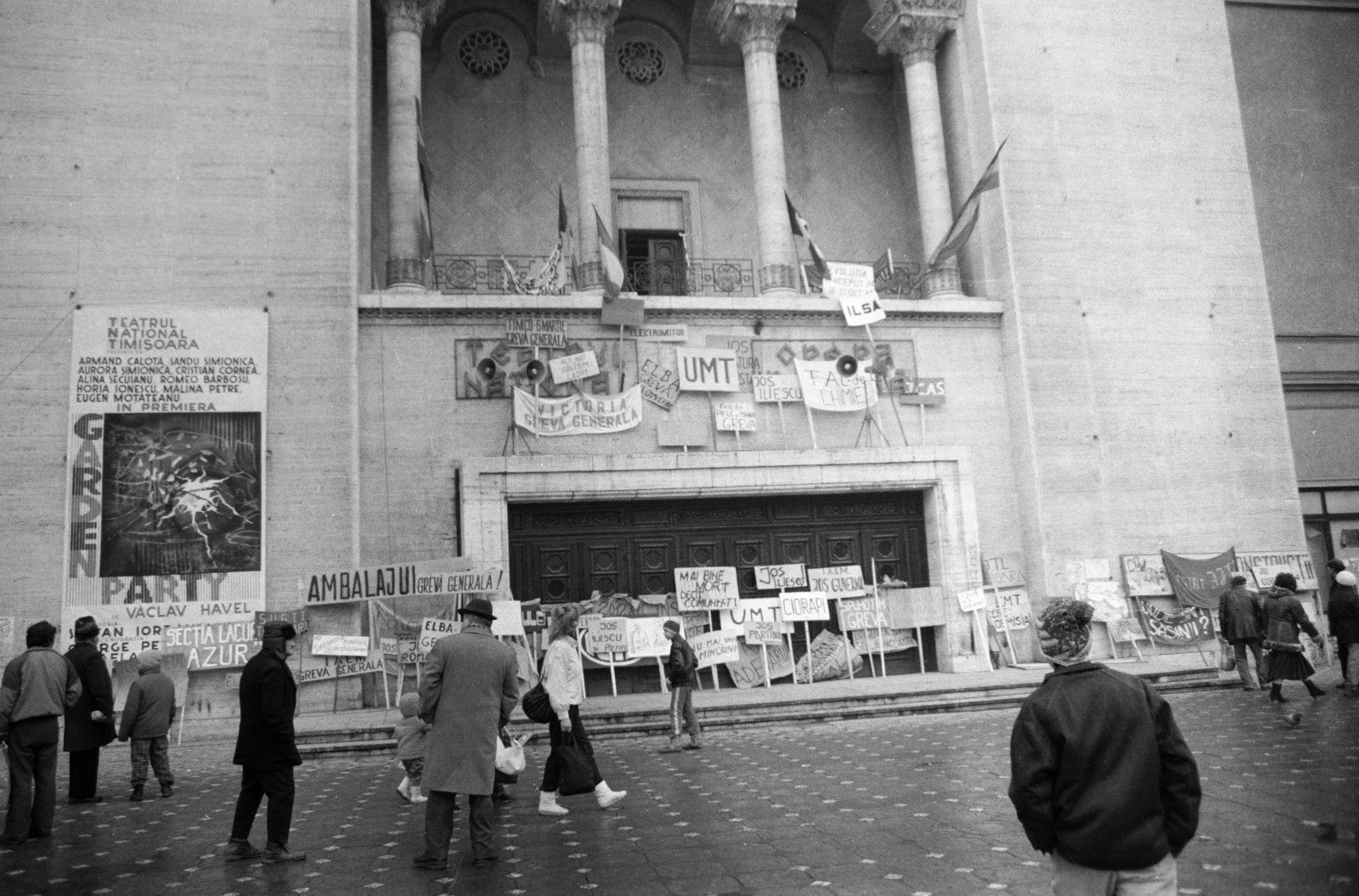 Historic view: Revolution · the Opera balcony and the tricolour